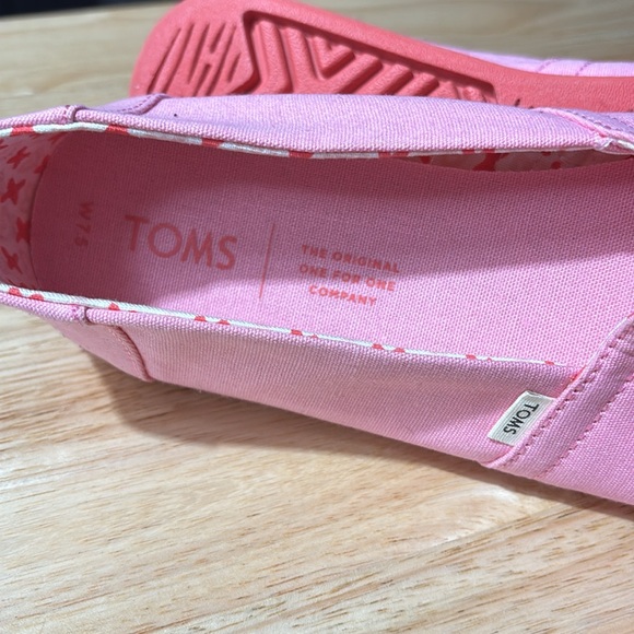 NWOT TOMS bright pink alpargata slip ons. - Picture 3 of 5